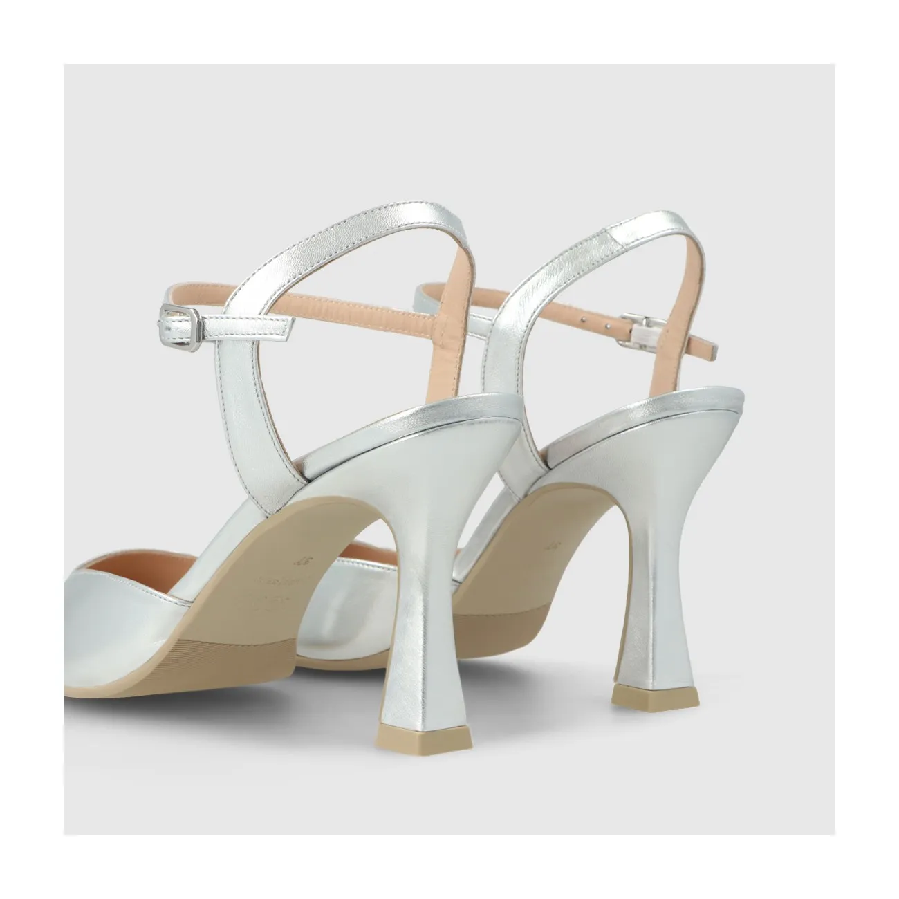 Escarpin slingback pour femme en cuir métallisé argenté. I LODI Chaussures pour femme online.