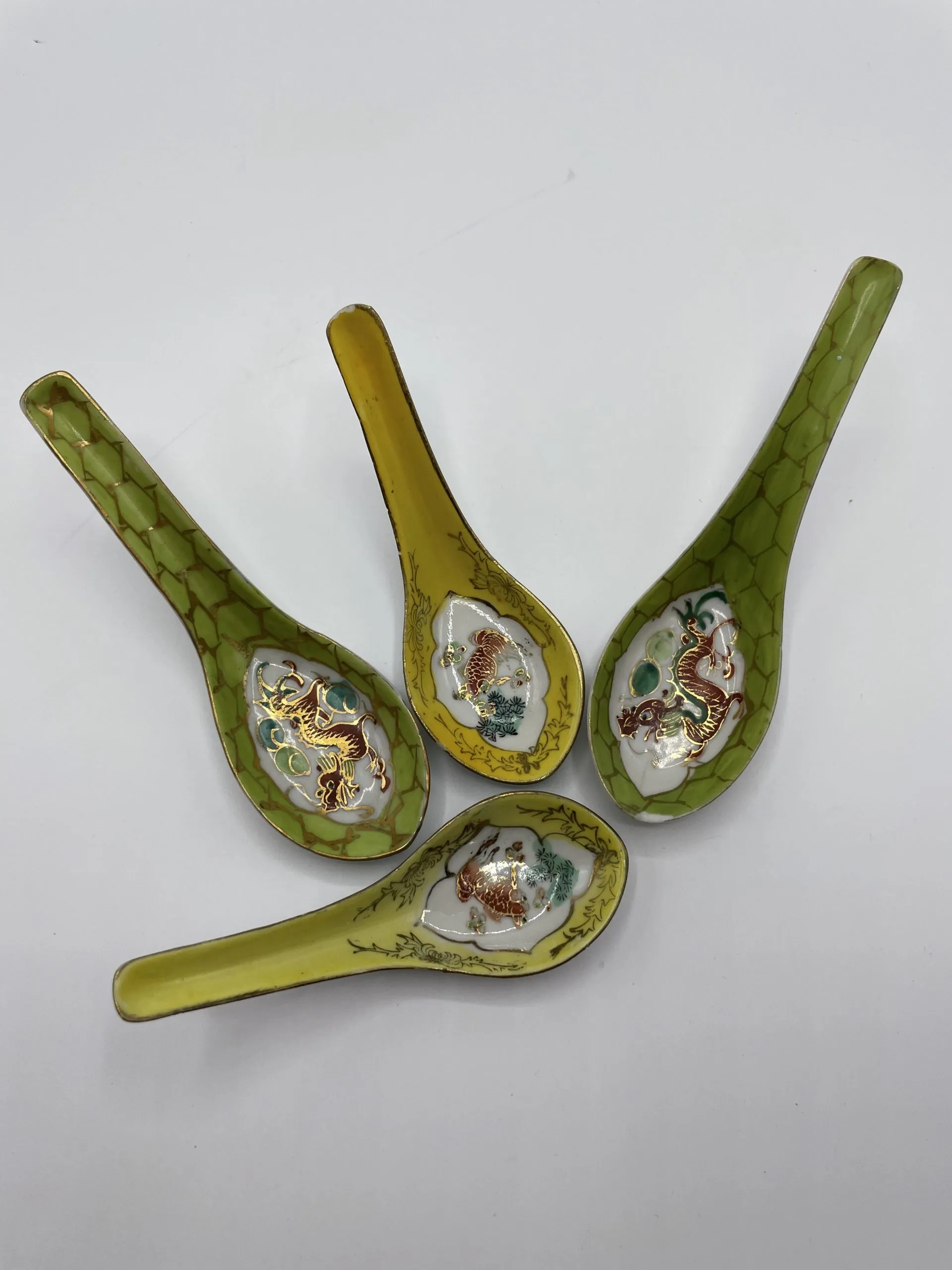 Lot de 4 cuillères à soupe chinoise jaunes - Ressourcerie Histoires Sans Fin