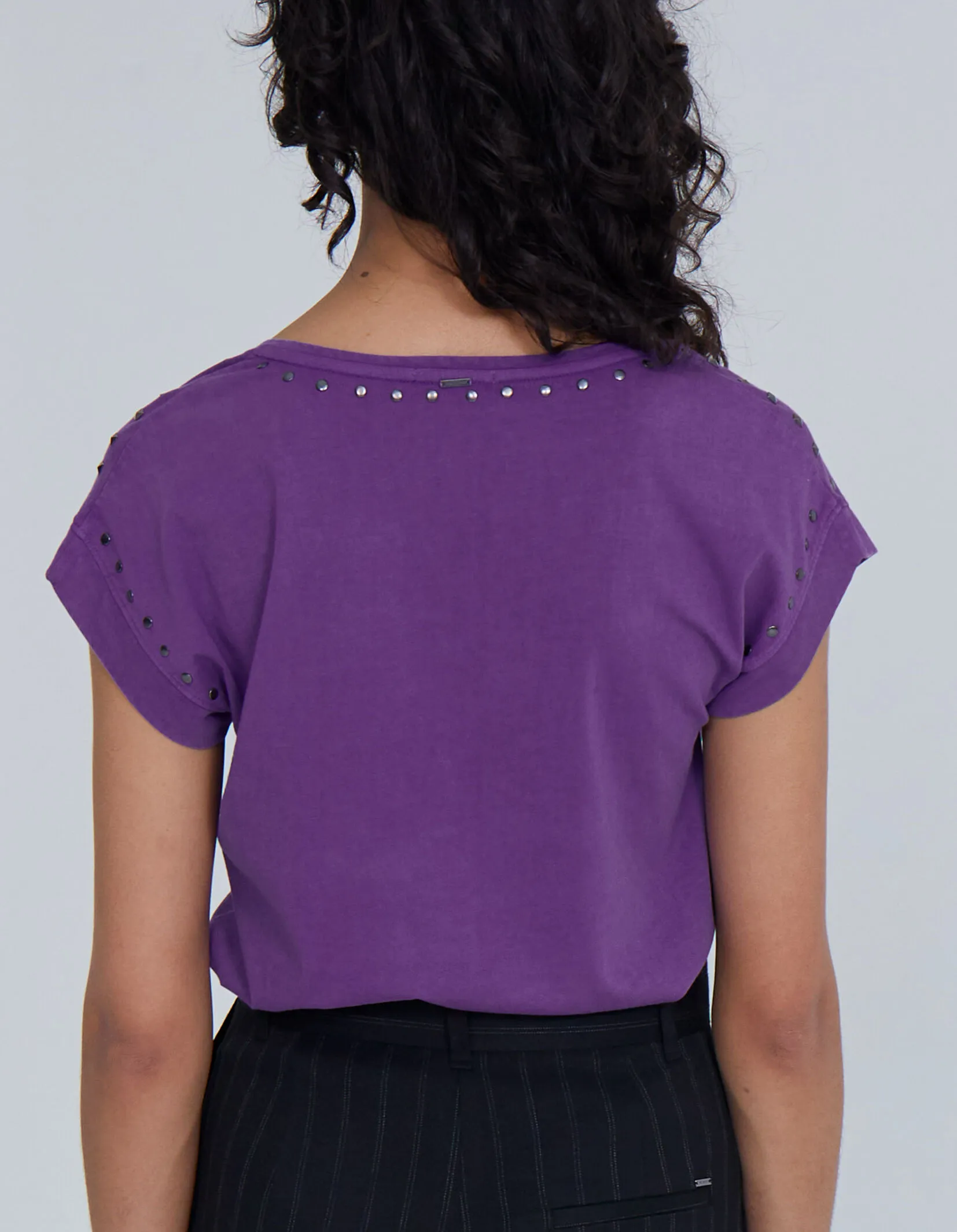 Tee-shirt violet Acid wash avec clous Femme